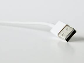 kabel data adalah