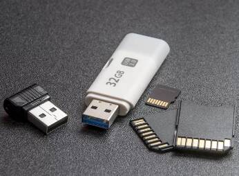 perbedaan flashdisk dan flashdrive